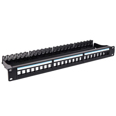 Schwarze Trapezfehlersteckfassungen des freien Raumes RJ45 UTPs 1U des Schalttafel-24 Hafen-CAT6