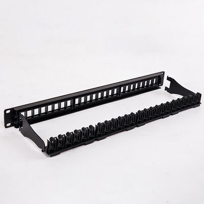 Schwarze Trapezfehlersteckfassungen des freien Raumes RJ45 UTPs 1U des Schalttafel-24 Hafen-CAT6
